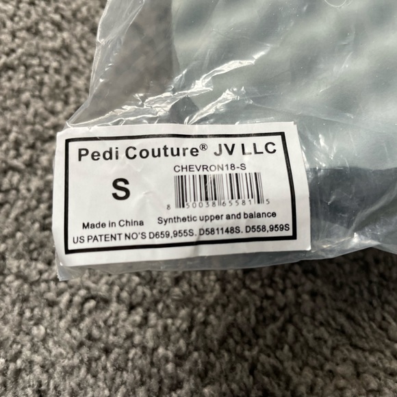 NWT Pedicure flip flops - Picture 4 of 8